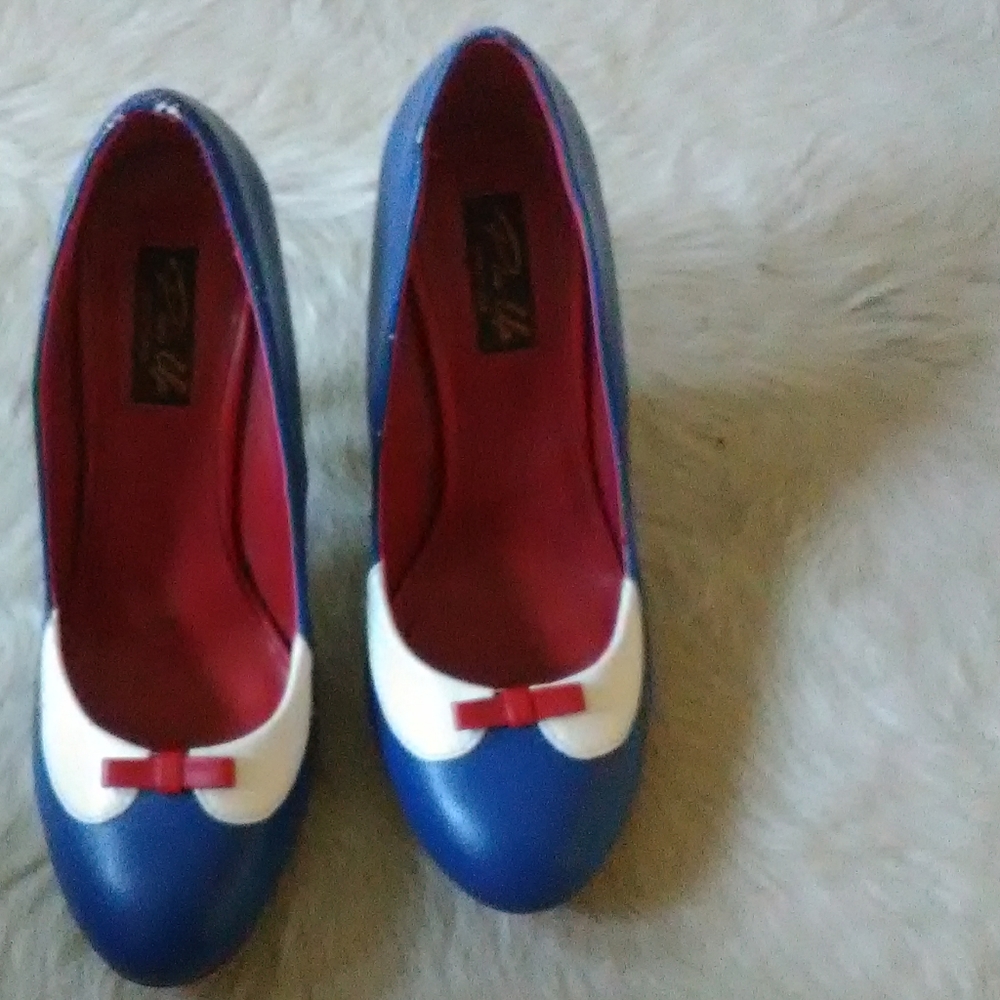Cute retro pumps